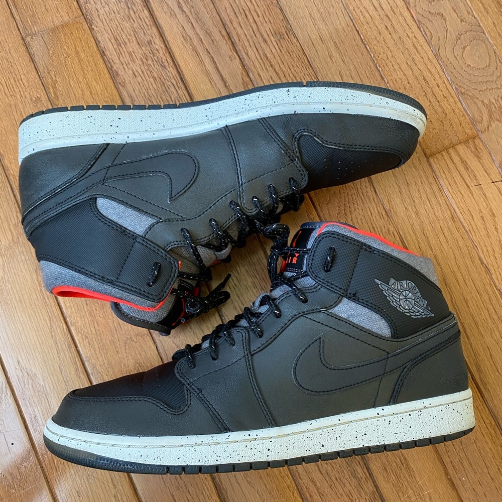 Air Jordan 1 Mid ‘Holiday’ 2015